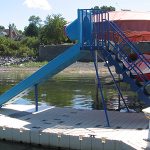 Muelle flotante EZ con tobogán