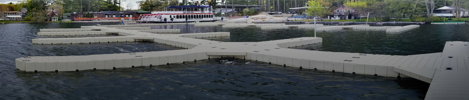 Vista a nivel de los 8 puertos del muelle que dan a tierra