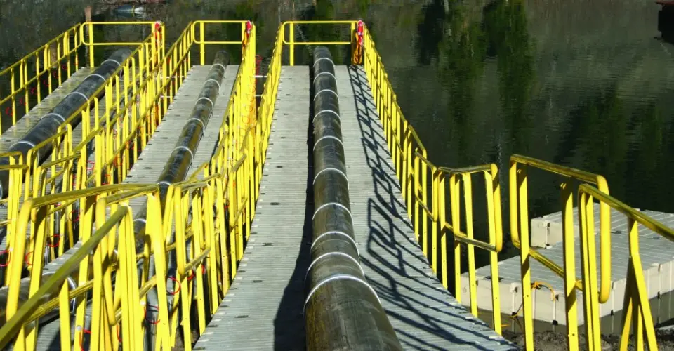 Elevated platform for pipeline